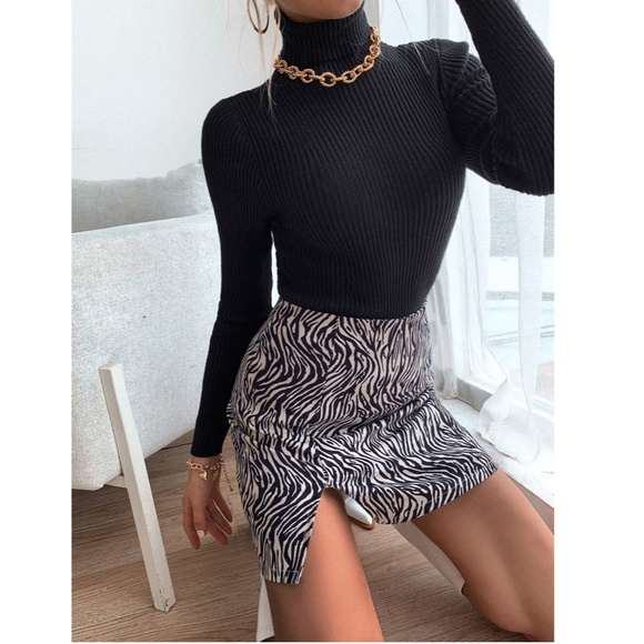 Black Knit Turtleneck Sweater Top - Picture 6 of 11